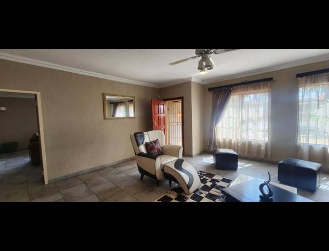 4 BEDROOM HOUSE FOR SALE IN SUNWARD PARK